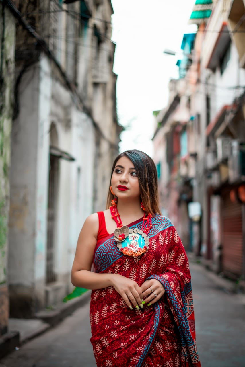 Dharawnia Handcrafted Ajrakh Linen Saree – Regal Crimson & Indigo