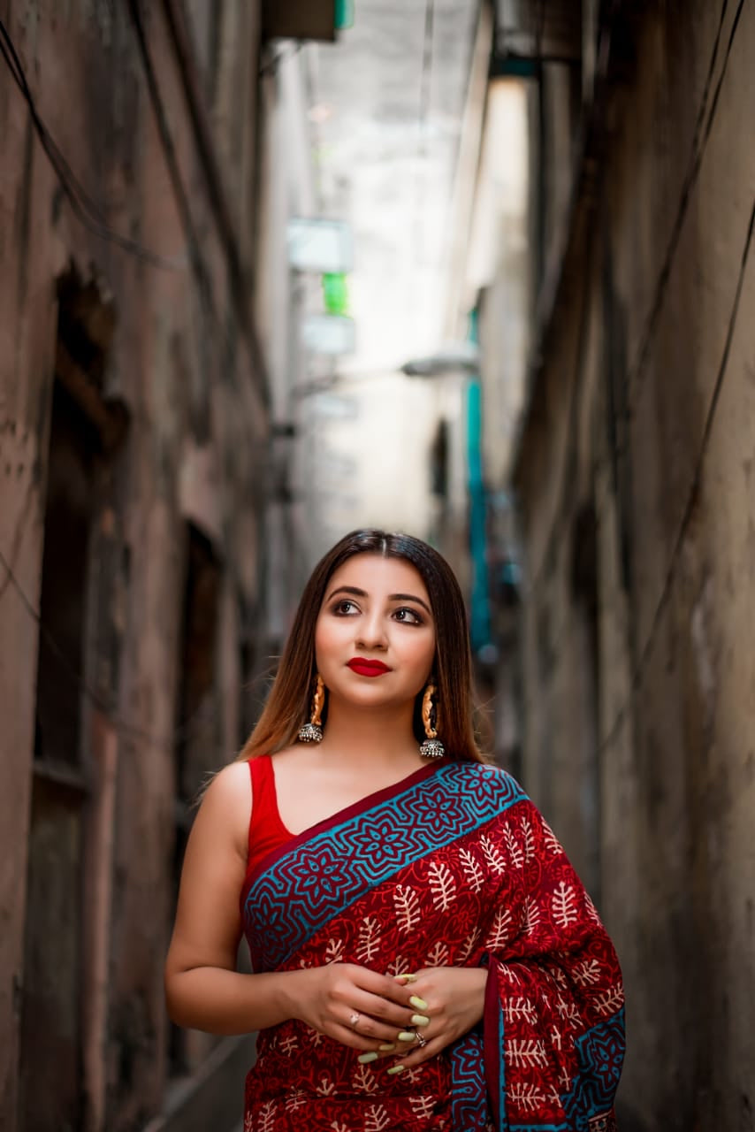 Dharawnia Handcrafted Ajrakh Linen Saree – Regal Crimson & Indigo