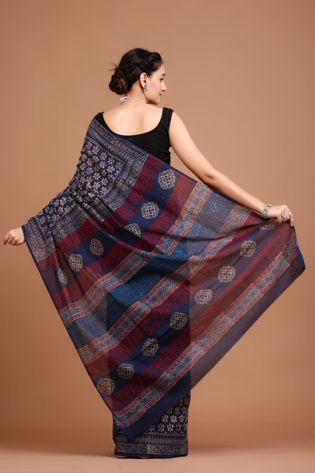 Midnight Elegance – Handcrafted Ajrakh Linen Saree